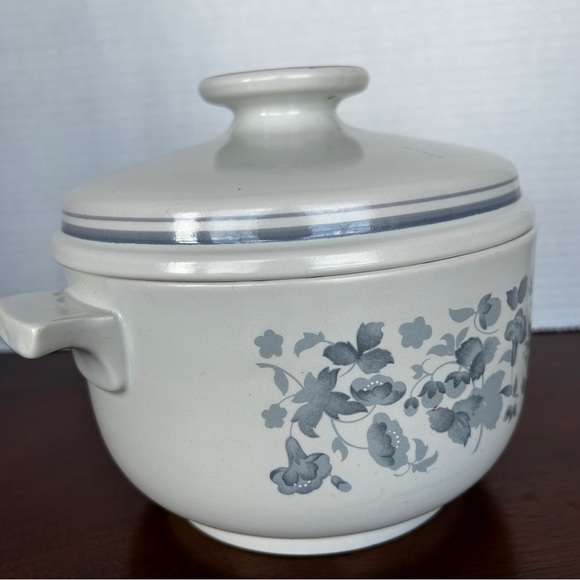 Vintage Royal Doulton Lambeth Stoneware "Shadow Play" Casserole with Lid England - Picture 3 of 10